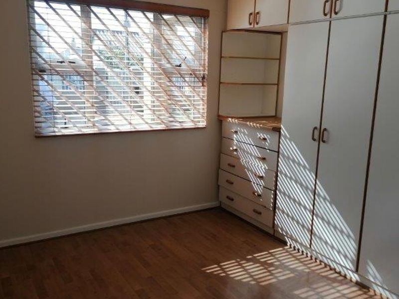3 Bedroom House to Rent in Lansdowne - Photo 8