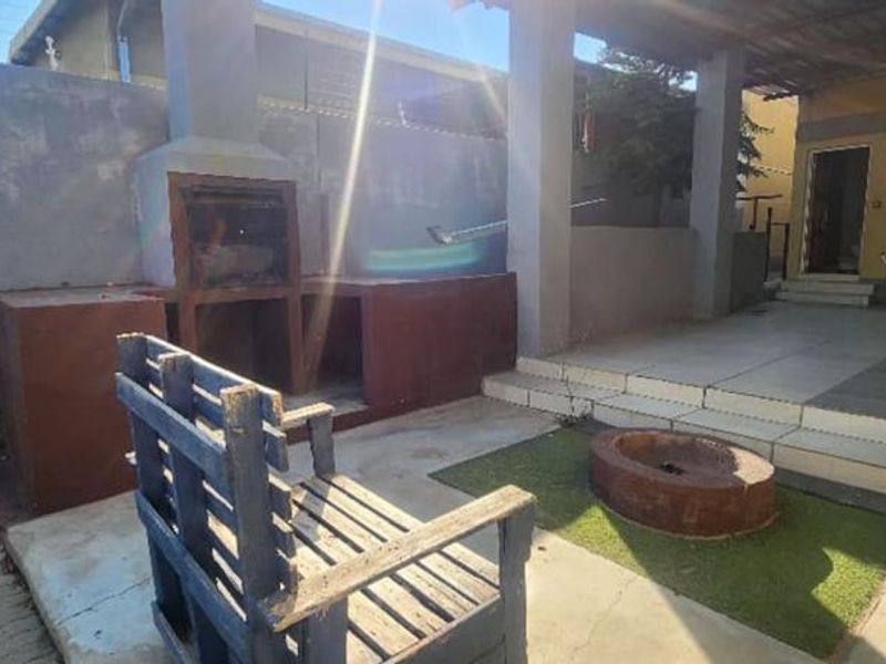 3 Bedroom House with garage ext 6 - Photo 10