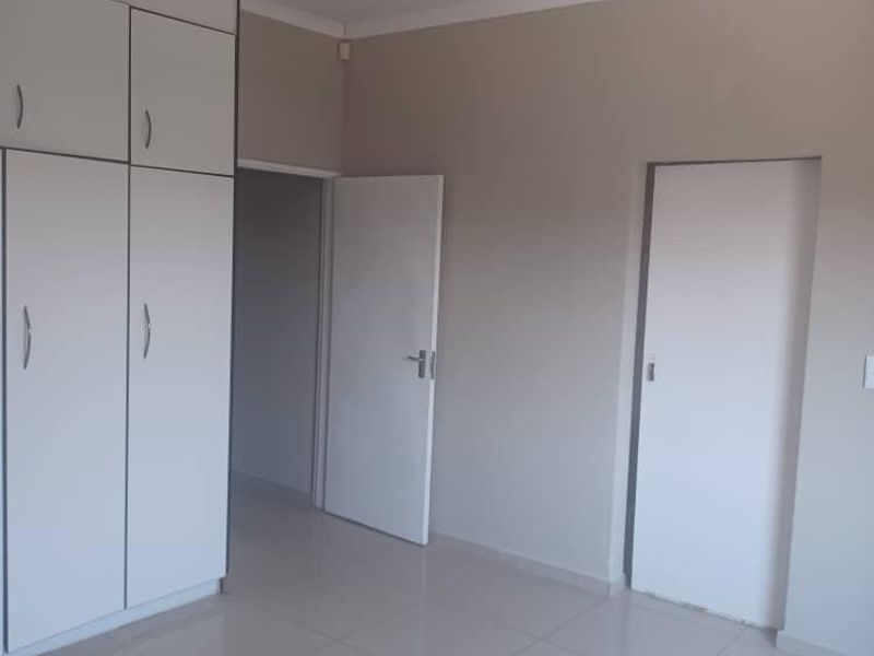 3 Bedroom House with garage ext 6 - Photo 5