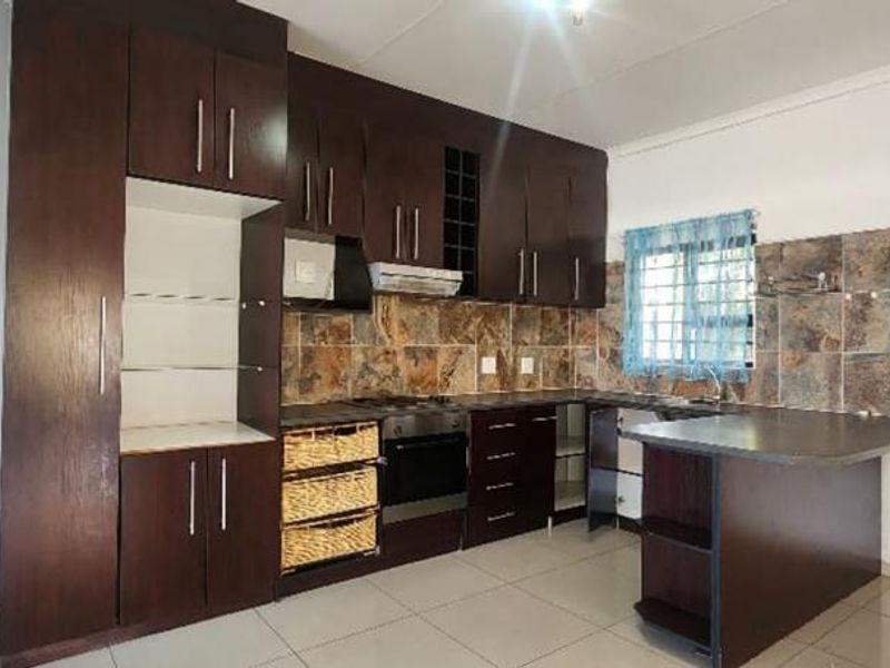 3 Bedroom House with garage ext 6 - Photo 4