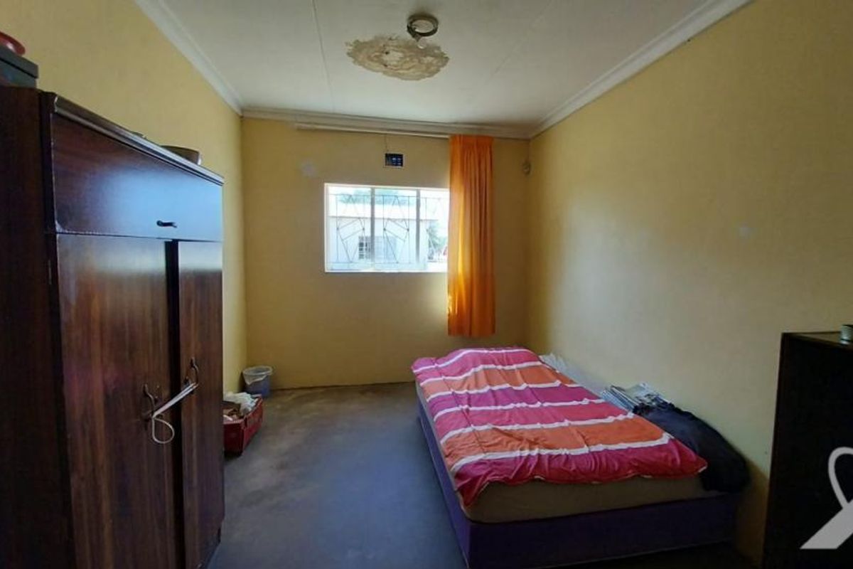 4 Bedroom House with Flat for Sale - Photo 5