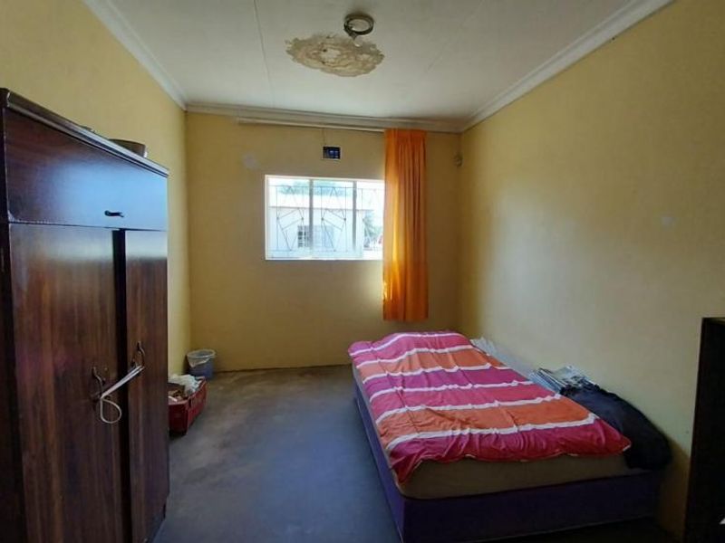 4 Bedroom House with Flat for Sale - Photo 5