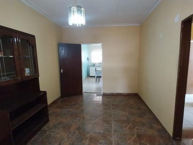 4 Bedroom House with Flat for Sale - Photo 7