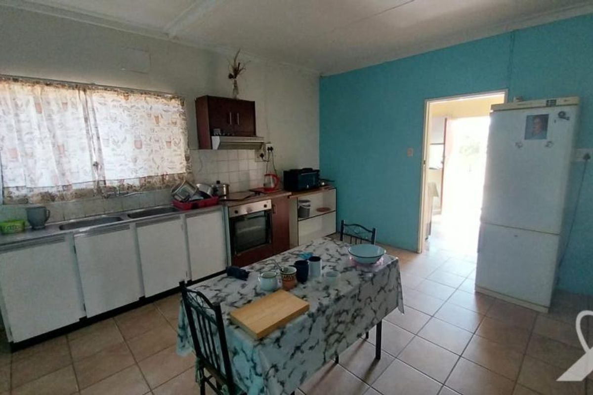 4 Bedroom House with Flat for Sale - Photo 4