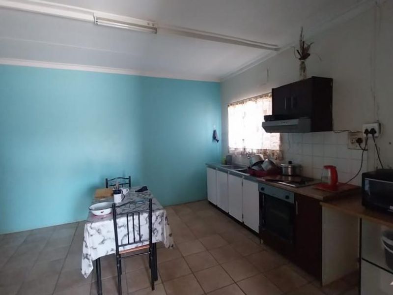 4 Bedroom House with Flat for Sale - Photo 6