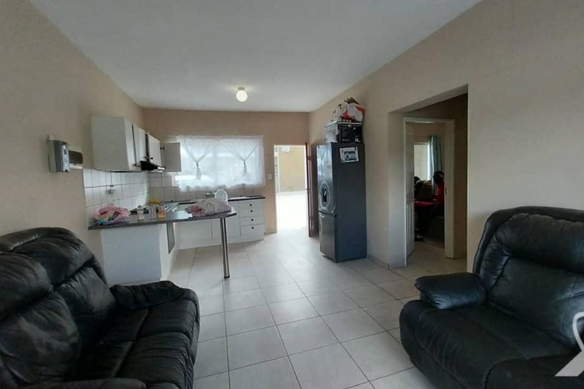 2 Bedroom Apartment for sale in Emmanual Court Okahandja - Photo 4