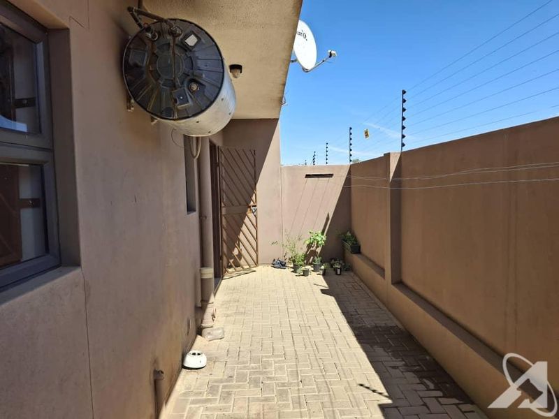 Two Bedroom Flat for Sale Wanaheda - Photo 4