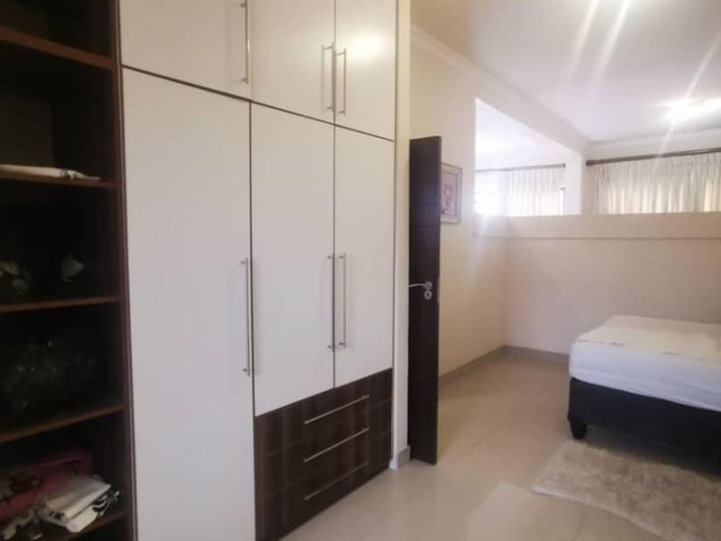 3 STORY LARGE FAMILY ROYALTY LIVING - SEA VIEW ROOF TOP TERRACE - DELUX SPACE - Photo 8