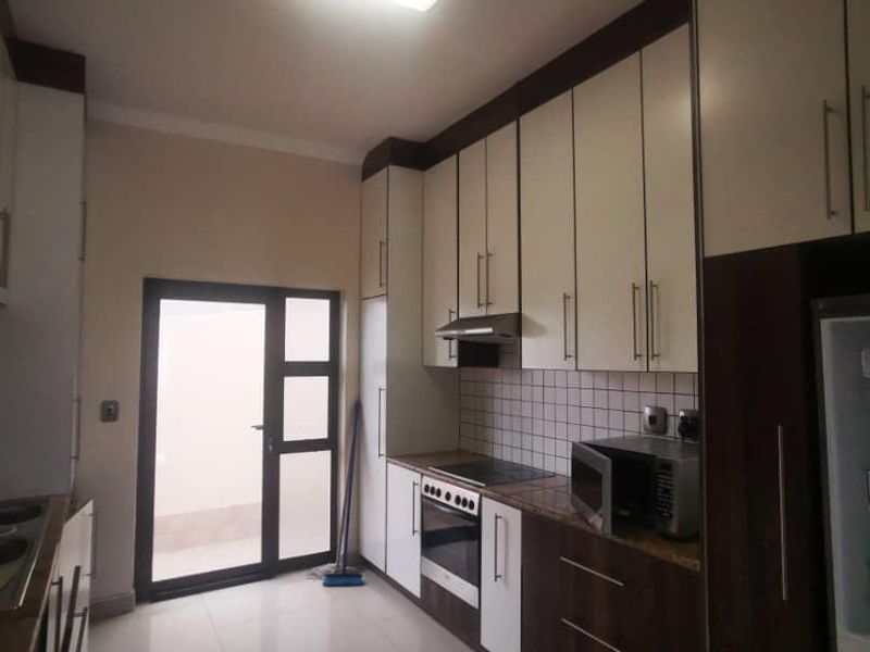 3 STORY LARGE FAMILY ROYALTY LIVING - SEA VIEW ROOF TOP TERRACE - DELUX SPACE - Photo 6