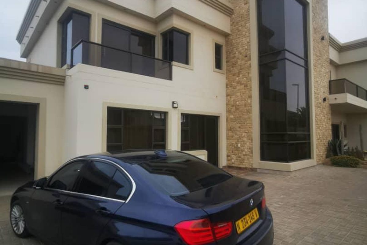 3 STORY LARGE FAMILY ROYALTY LIVING - SEA VIEW ROOF TOP TERRACE - DELUX SPACE - Photo 2