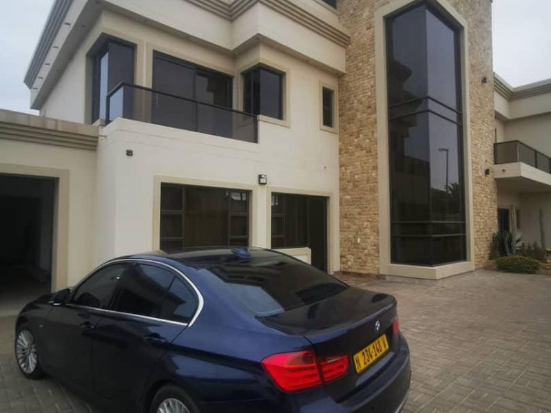 3 STORY LARGE FAMILY ROYALTY LIVING - SEA VIEW ROOF TOP TERRACE - DELUX SPACE - Photo 2