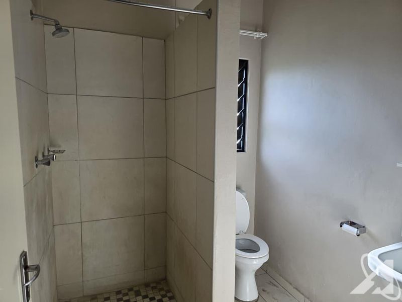 2 Bedroom Apartment for sale in Otjomuise - Photo 3