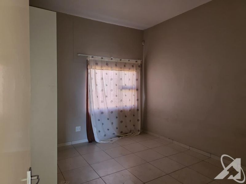 2 Bedroom Apartment for sale in Otjomuise - Photo 6