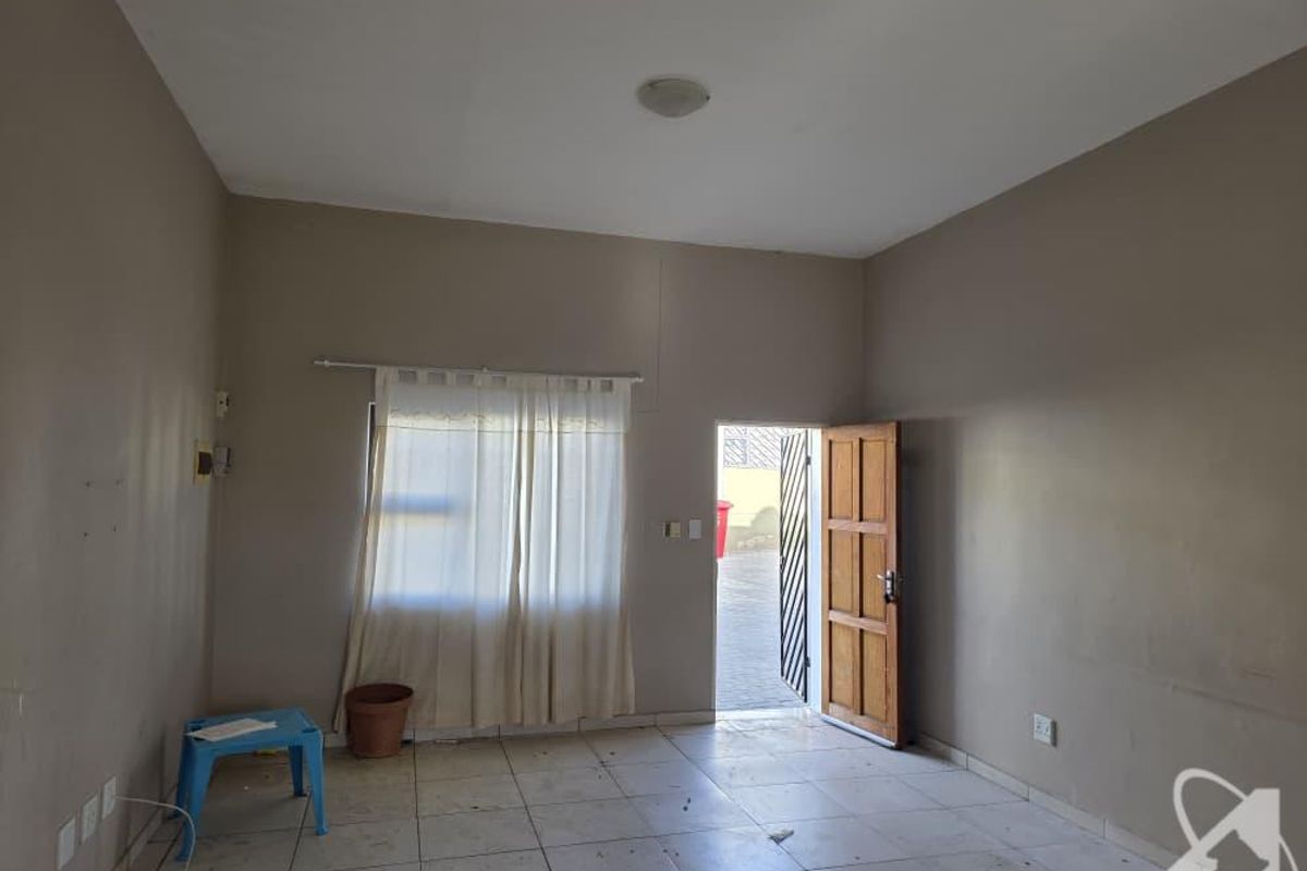 2 Bedroom Apartment for sale in Otjomuise - Photo 5