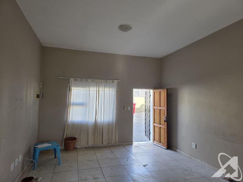 2 Bedroom Apartment for sale in Otjomuise - Photo 5