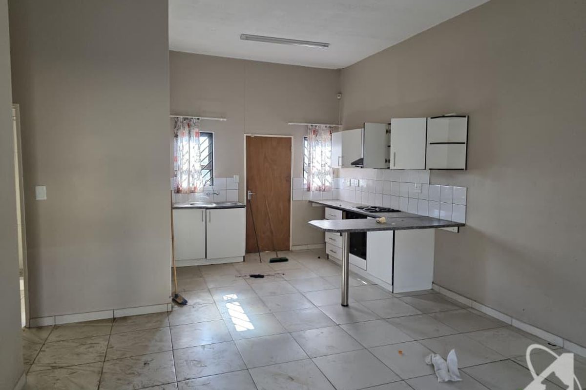 2 Bedroom Apartment for sale in Otjomuise - Photo 2
