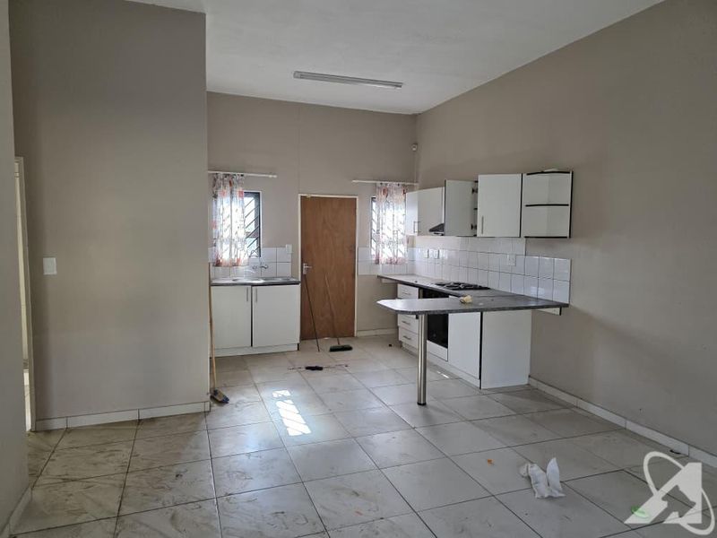 2 Bedroom Apartment for sale in Otjomuise - Photo 2