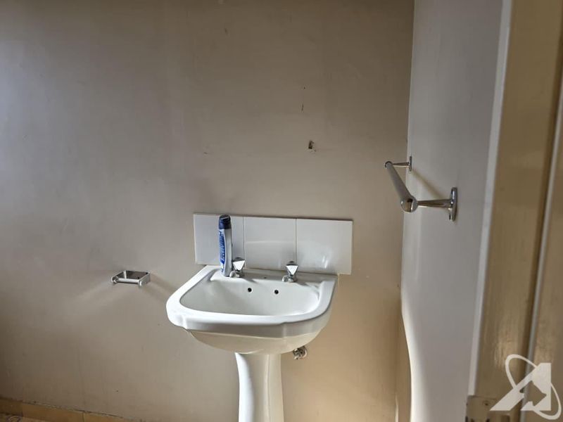 2 Bedroom Apartment for sale in Otjomuise - Photo 5