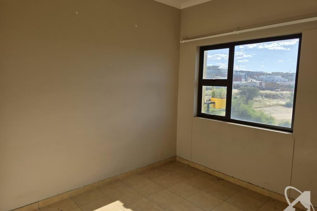 2 Bedroom Apartment for sale in Otjomuise - Photo 3