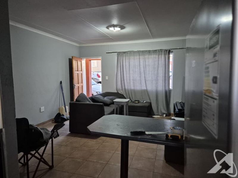 Otjomuise 2 Bedroom Apartment for Sale - Photo 3
