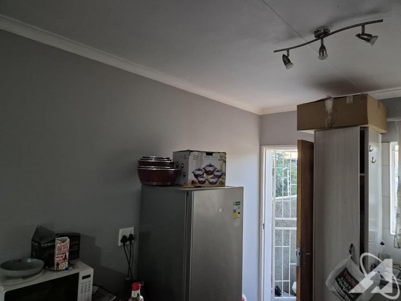Otjomuise 2 Bedroom Apartment for Sale - Photo 9