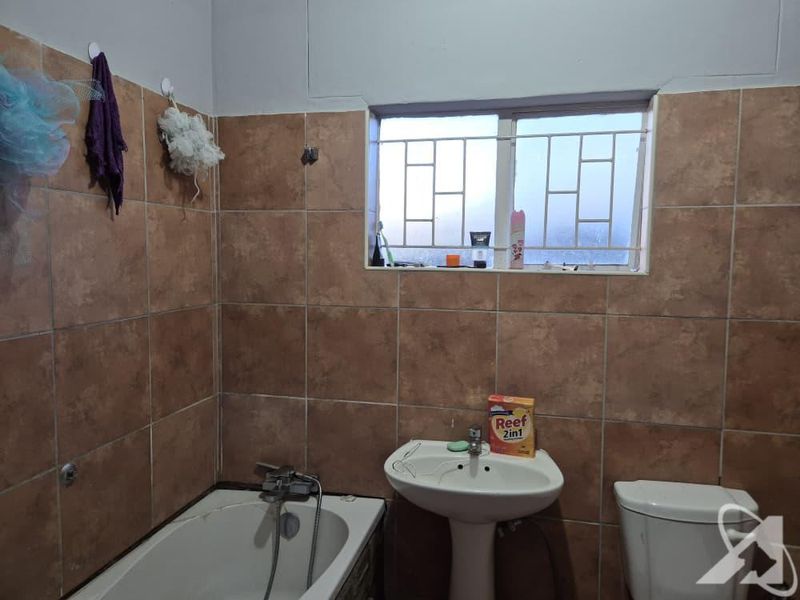 Otjomuise 2 Bedroom Apartment for Sale - Photo 5