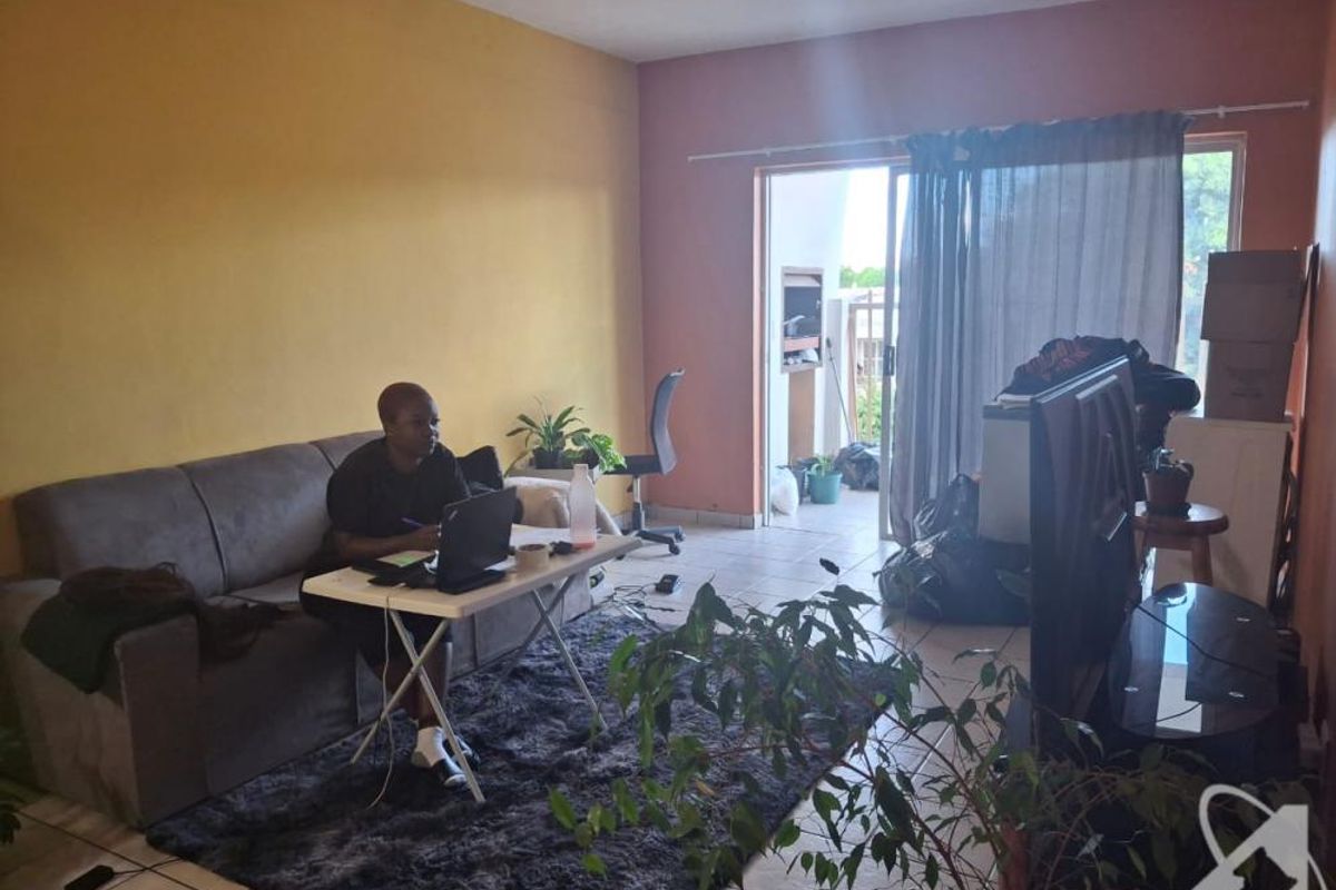 3 Bedroom Apartment For Sale - Photo 5