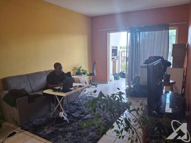 3 Bedroom Apartment For Sale - Photo 5