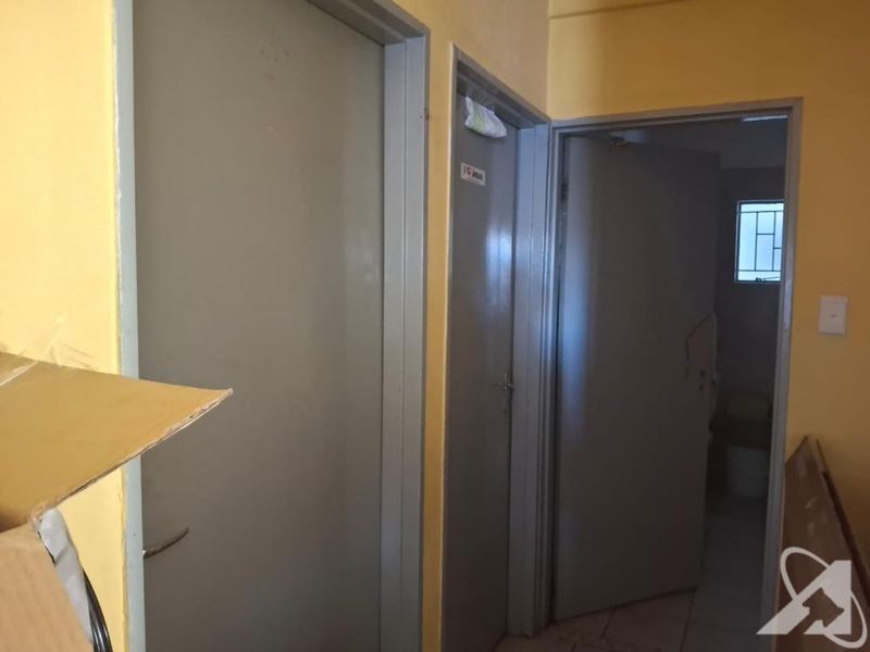 3 Bedroom Apartment For Sale - Photo 9