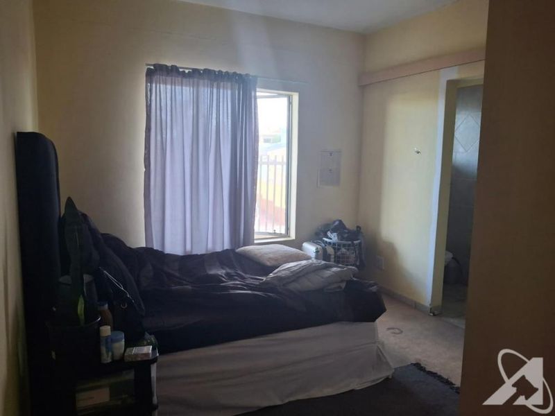 3 Bedroom Apartment For Sale - Photo 8