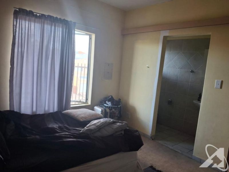 3 Bedroom Apartment For Sale - Photo 7