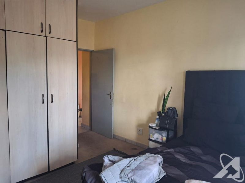 3 Bedroom Apartment For Sale - Photo 6