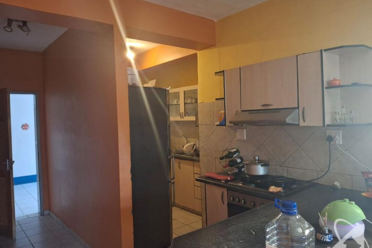 3 Bedroom Apartment For Sale - Photo 2