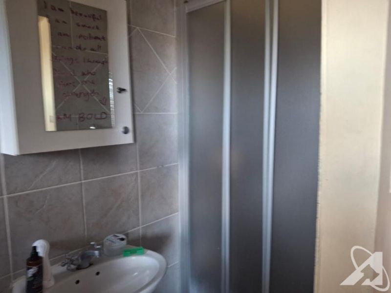 3 Bedroom Apartment For Sale - Photo 10