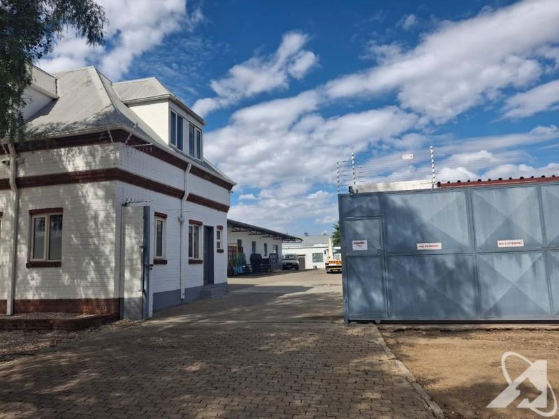 Warehouse and offices For Sale Lafrenz - Photo 5