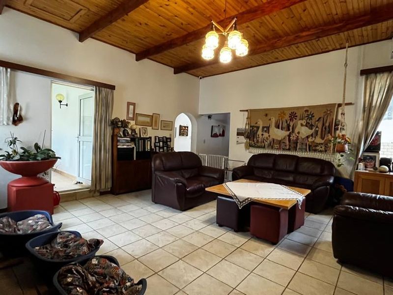 Lovely Family Home For Sale - Photo 6