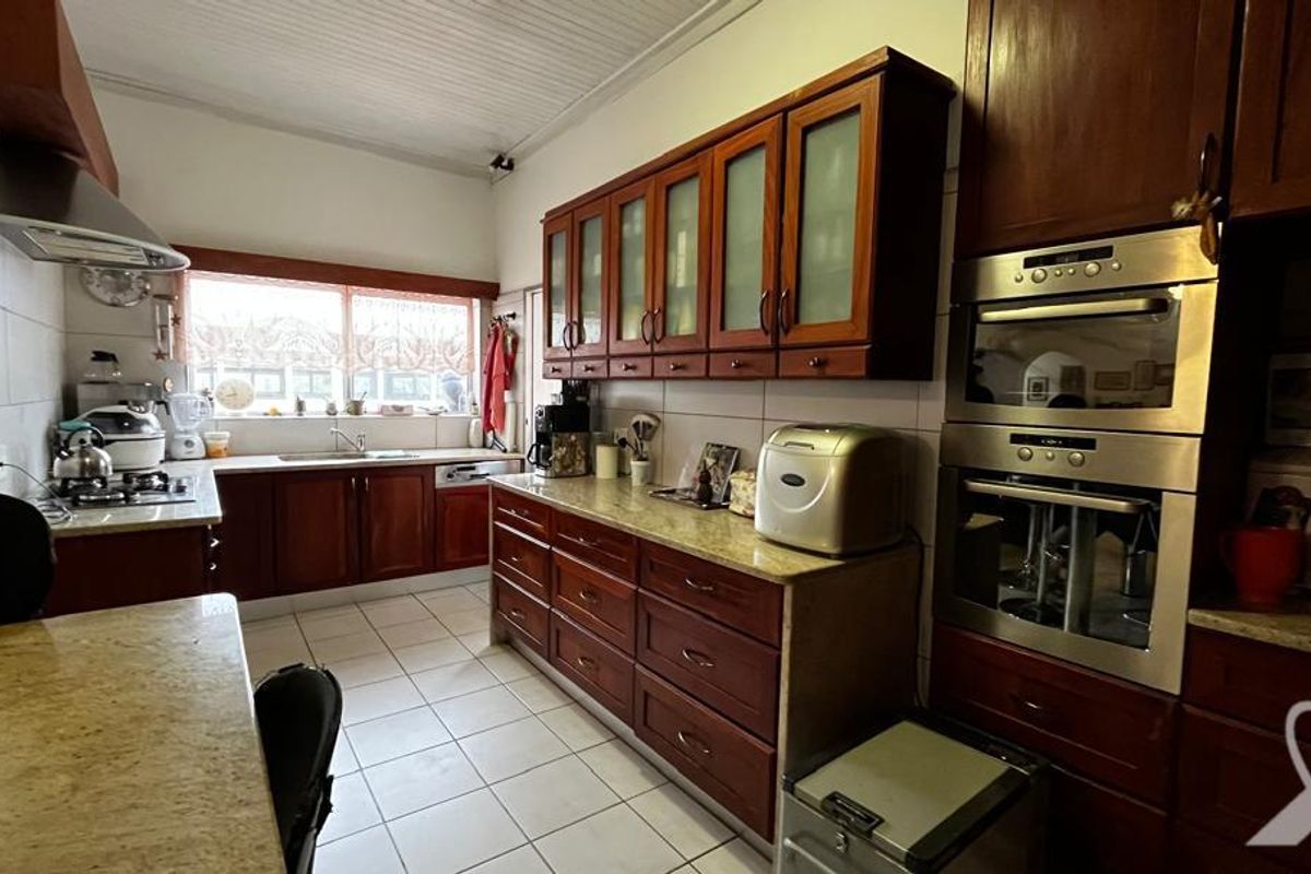 Lovely Family Home For Sale - Photo 2