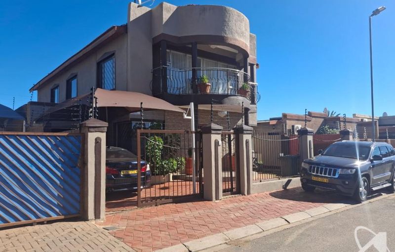 Double storey 5 bedroom House for Sale