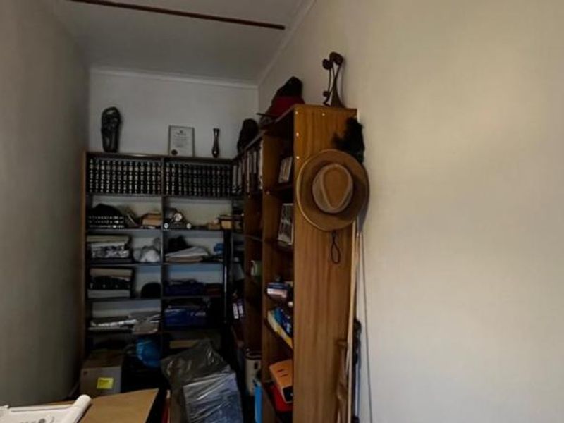 Large 3 Bedroom Family Home For Sale with 2 flats - Photo 5