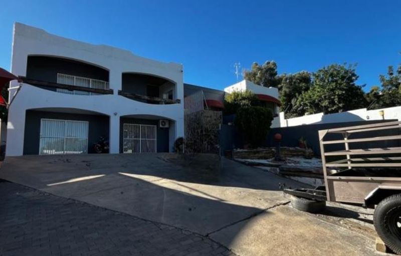 Large 3 Bedroom Family Home For Sale with 2 flats