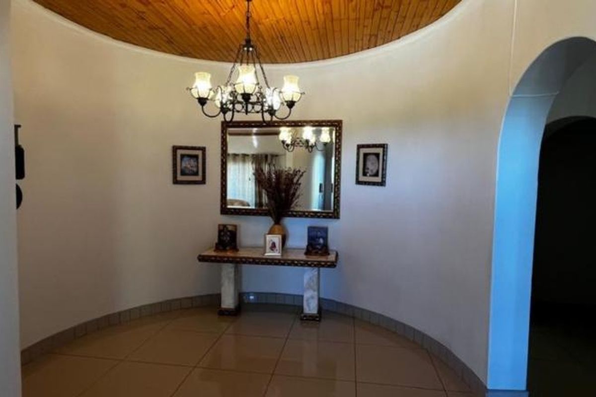 Large 3 Bedroom Family Home For Sale with 2 flats - Photo 4