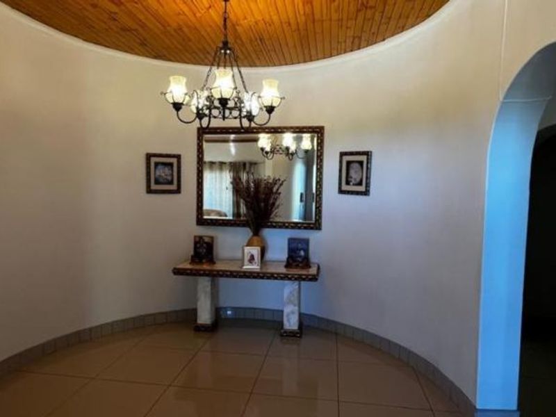 Large 3 Bedroom Family Home For Sale with 2 flats - Photo 4