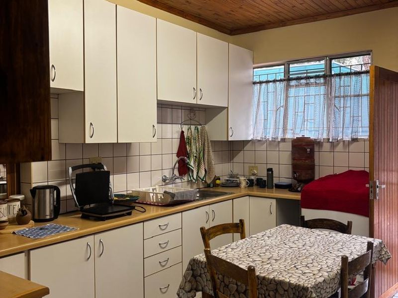 Spacious Family Home with Separate Flat going on Auction - Photo 8