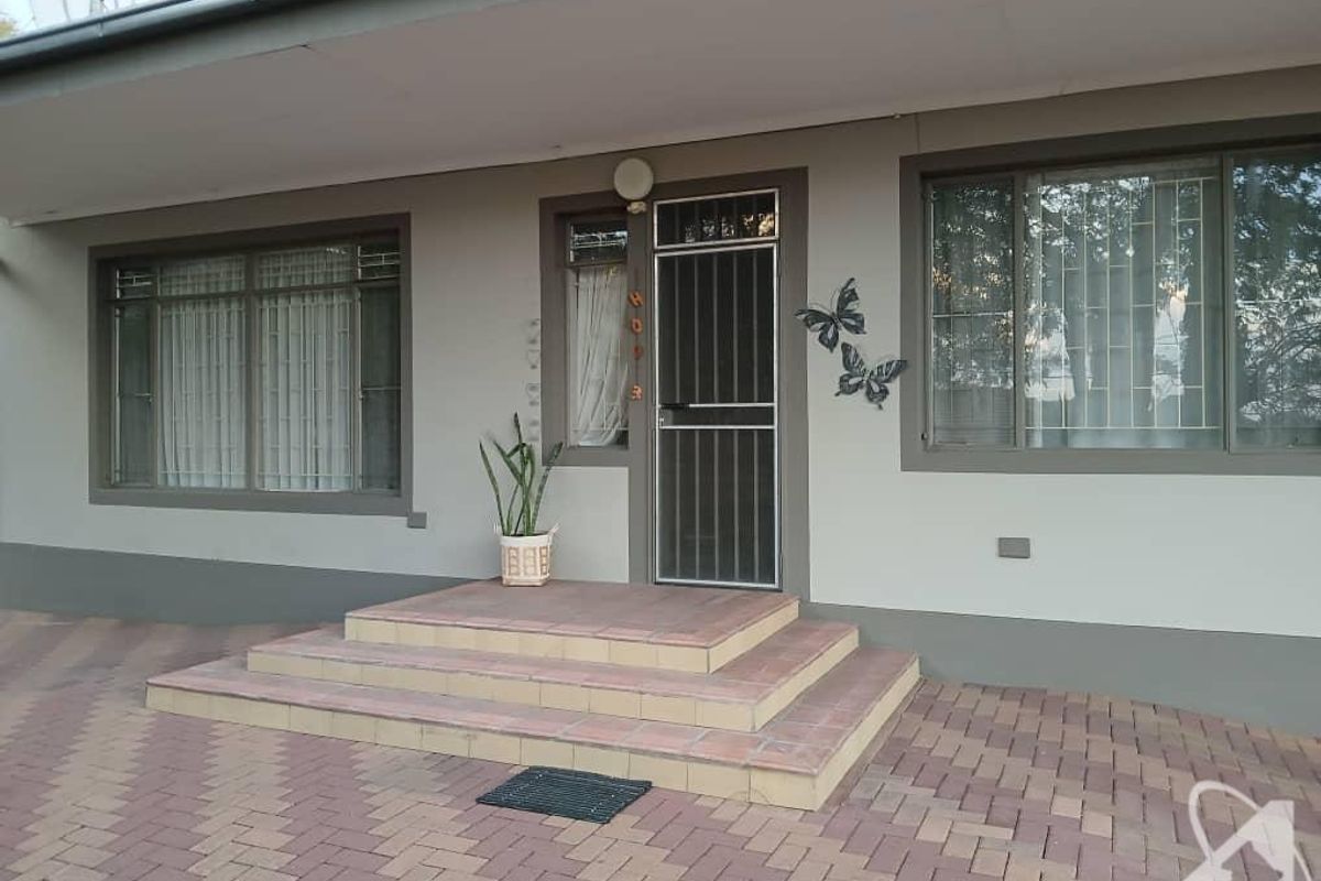 Spacious Family Home with Separate Flat going on Auction - Photo 4