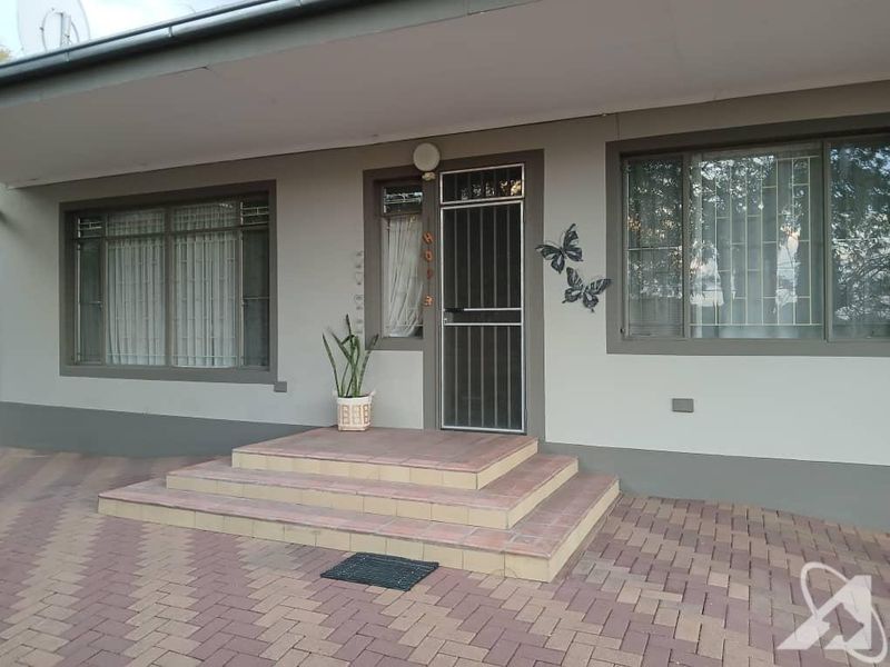 Spacious Family Home with Separate Flat going on Auction - Photo 4