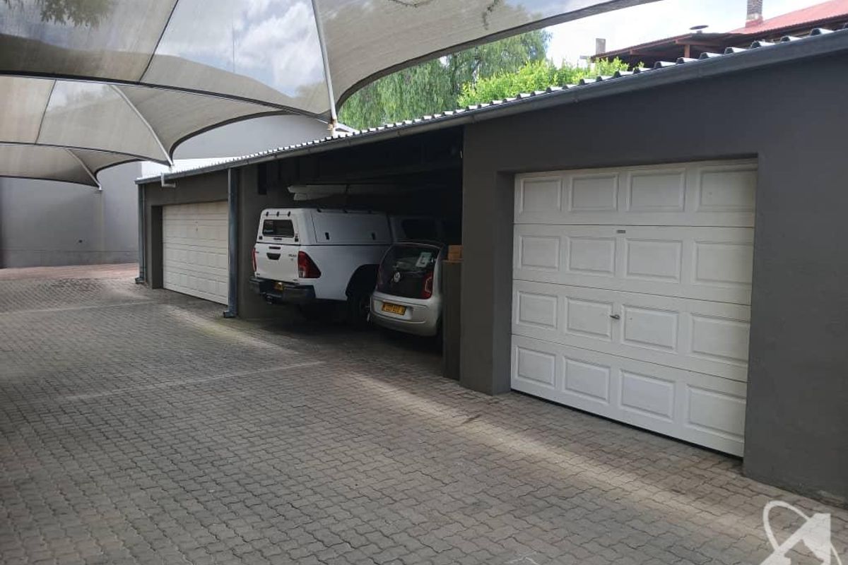 Spacious Family Home with Separate Flat going on Auction - Photo 3