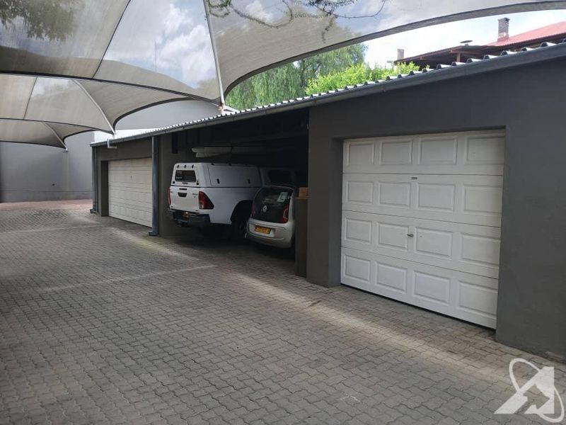 Spacious Family Home with Separate Flat going on Auction - Photo 3