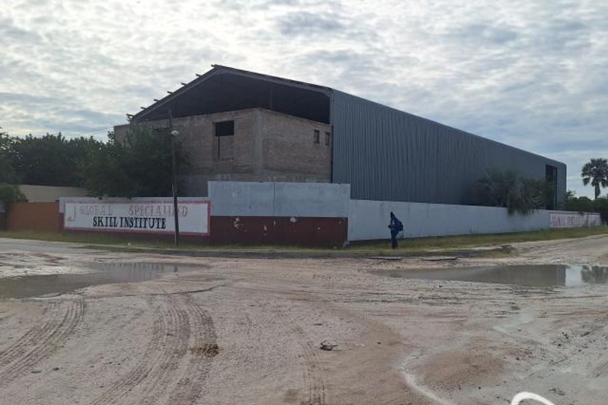 Versatile Workshop & Commercial Property going on Auction - Photo 2