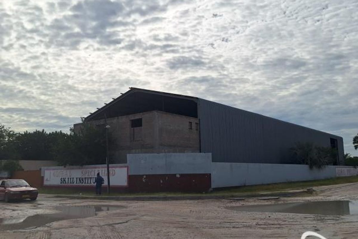 Versatile Workshop & Commercial Property going on Auction - Photo 3