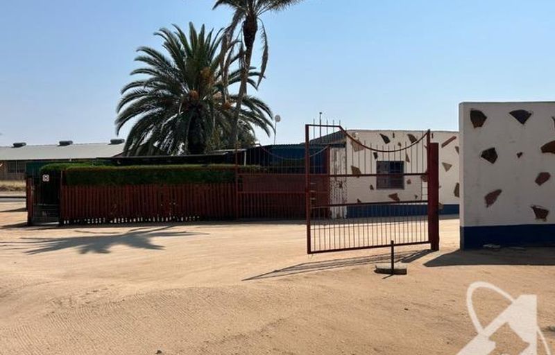 Industrial Warehouses with separate 2 Bedroom Flat